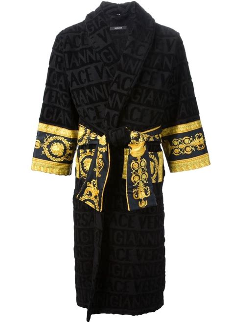 versace pijama|Versace sleeping gown.